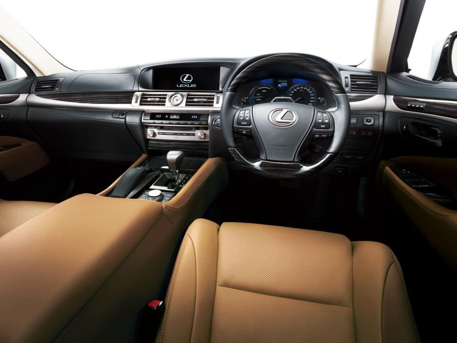  Lexus LS600h 2012 года  (JP) (фото 3 из 7)
